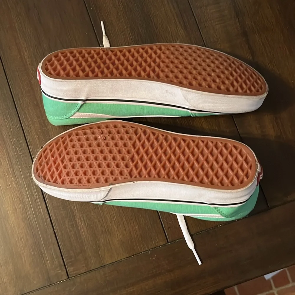 Vans - Picture 3 of 5